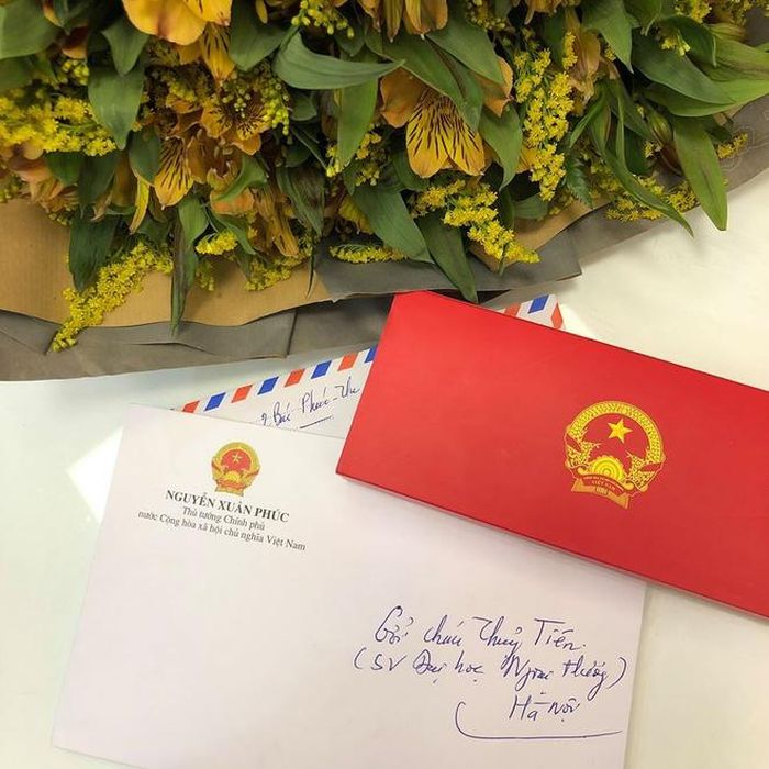 Thủy Tiên nhận được thư động viên từ Thủ tướng Nguyễn Xuân Phúc.