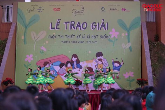  8h sáng nay, lễ trao giải cuộc thi thiết kế Lì Xì hạt giống lần thứ 2 được chính thức bắt đầu.