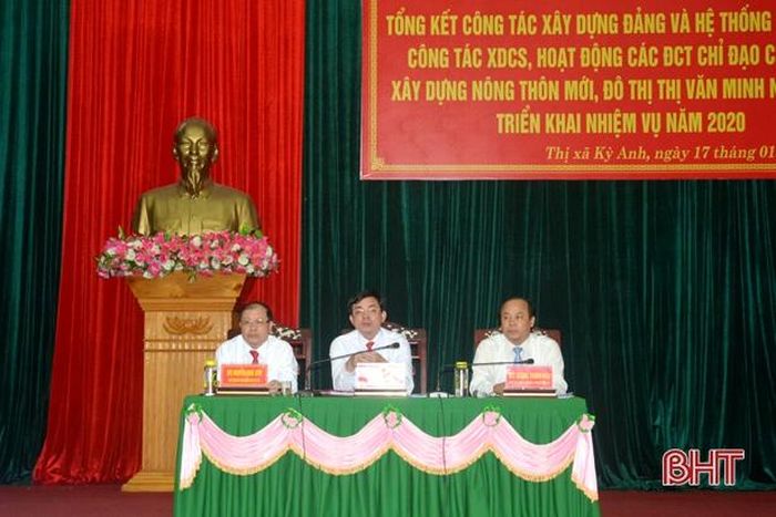 Chủ trì hội nghị