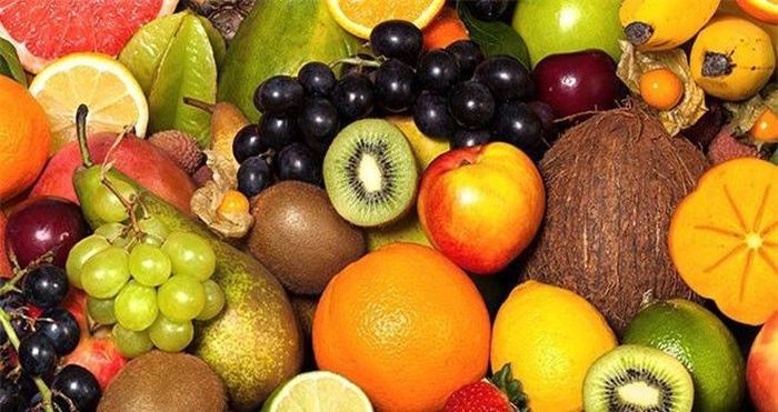  Một số loại trái cây: Các chuyên gia y tế khuyến cáo người bệnh gút tránh một số loại trái cây có khả năng kích thích cơ thể sản sinh axit puric. Chà là, mận, vải thiều, cherry và lê là những trái cây cần kiêng. 