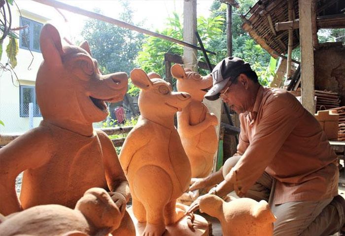 Vì làm hoàn toàn bằng thủ công nên phải mất gần 2 tháng ông Chín mới hoàn thành đàn chuột 11 con này.