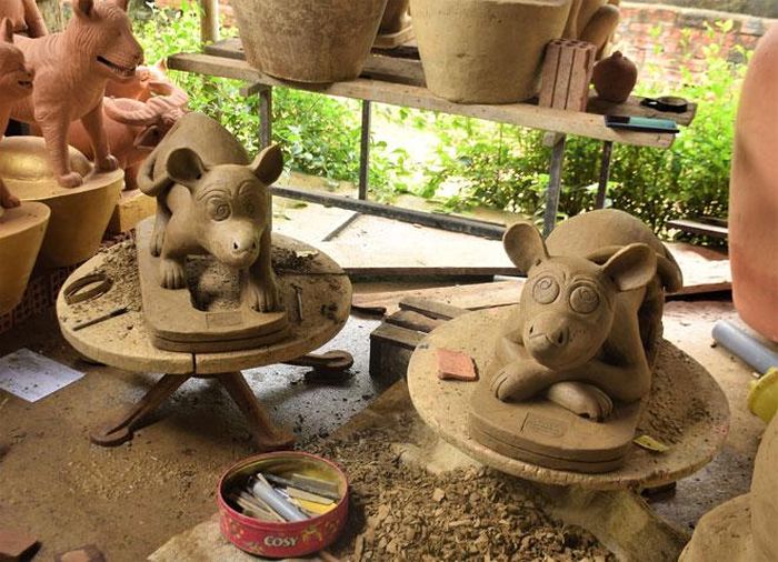 Không giống như những con chuột thường khác, chuột đón Tết của ông Chín được làm cách điệu, mang nhiều hình dáng khác nhau. Có chuột bố, chuột mẹ và cả đàn con nhiều kích cỡ.