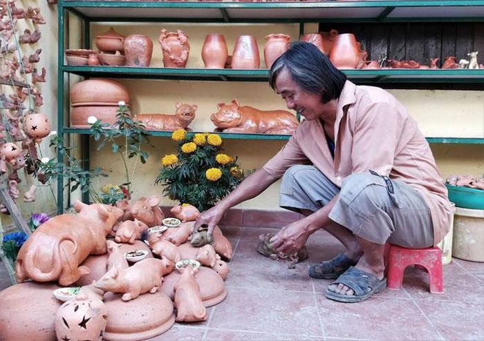 Ngoài ông Chín, nghệ nhân Lê Văn Xê cũng cho ra một đàn chuột trang trí đón Tết Canh Tý.
