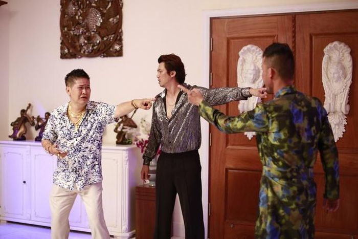  Hiệp Gà, Hà Việt Dũng, Phước Sang có màn đấu tố nhau trong phim. 
