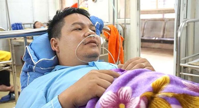 Anh Trịnh Minh Trung may mắn thoát khỏi đám cháy sau hơn một giờ nằm trên tầng thượng