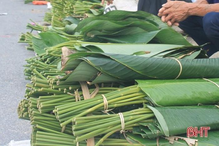 Lá dong dùng để gói bánh chưng là thứ hàng hóa chỉ trong chợ tết ngày xưa