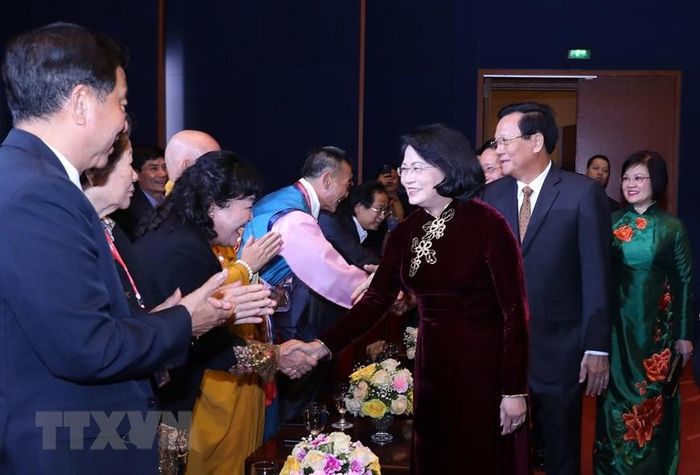 Phó Chủ tịch nước Đặng Thị Ngọc Thịnh với các đại biểu dự chương trình Xuân Quê hương năm 2020. (Ảnh: Lâm Khánh/TTXVN)