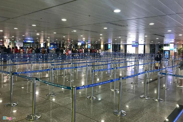  Khu vực kiểm tra an ninh khá vắng vẻ. 