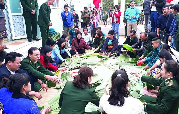  Gói bánh chưng tặng dân bản bị lũ quét ở Thanh Hóa. Ảnh: DUY CƯỜNG
