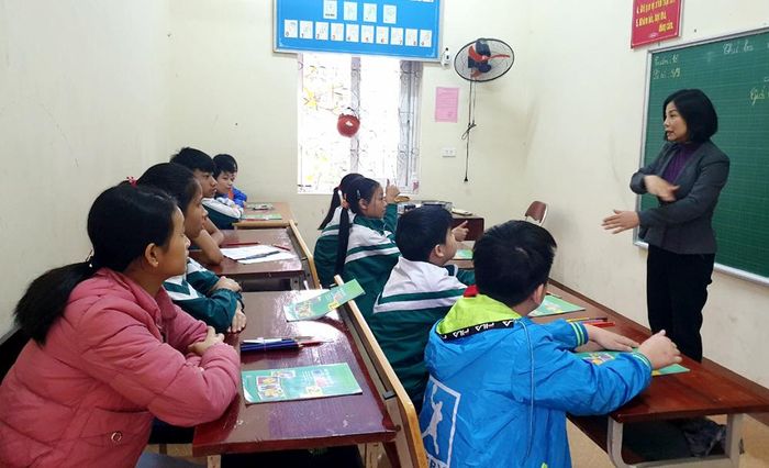 Giờ học Tiếng Việt lớp 5 khiếm thính tại Trung tâm