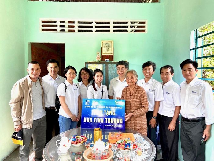 Đoàn công tác thiện nguyện của Công ty CP Pin Ắc quy miền Nam
