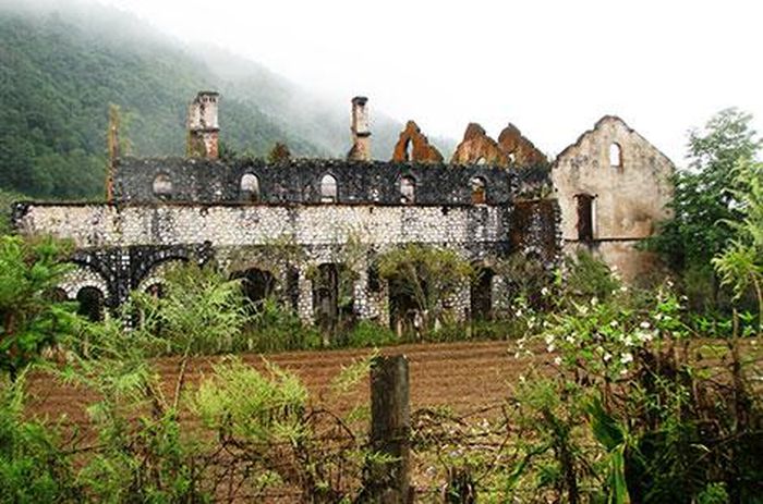 Một góc nhà thờ cổ. 