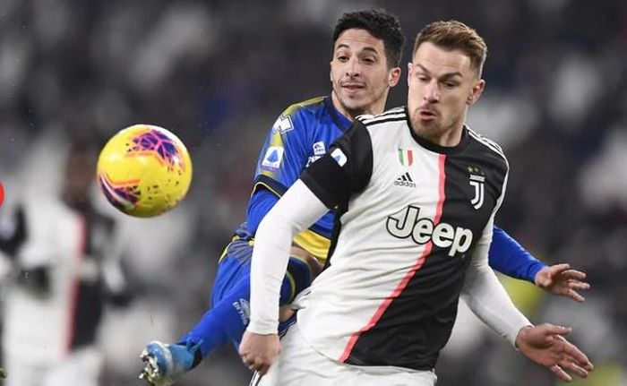 Tiền vệ Aaron Ramsey có một trận đấu đầy nỗ lực. Anh suýt ghi bàn, khi có một pha dứt điểm đưa bóng dội xà. Tuy vậy, những gì cựu sao Arsenal để lại nơi tuyến giữa đại diện thành Turin không quá nổi bật.