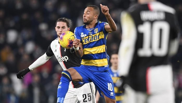  Đây là trận đấu Juventus chơi không thật sự thuyết phục, đặc biệt tuyến giữa. Trong 30 phút cuối trận, họ không tạo ra thế áp đảo trước Parma. Điều này cho thấy "Bà đầm già" đang thiếu một mẫu tiền vệ có khả năng tổ chức lối chơi. 