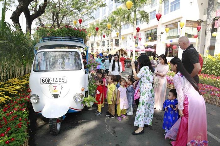 Đường hoa Phú Mỹ Hưng 