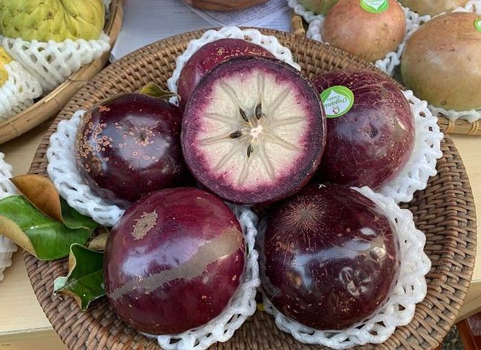 Vú sữa Lò Rèn, đặc sản miền Tây được bày bán tại TP Hồ Chí Minh để làm hoa quả trưng Tết.