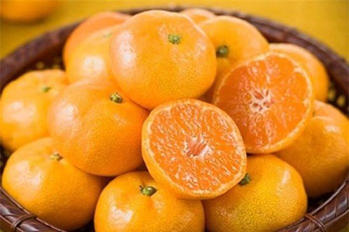 Hoa quả có hình tròn như cam, chanh, bưởi...thường được bầy trên mâm ngũ quả vào dịp Tết với mong ước một năm mới may mắn, tròn đầy viên mãn.