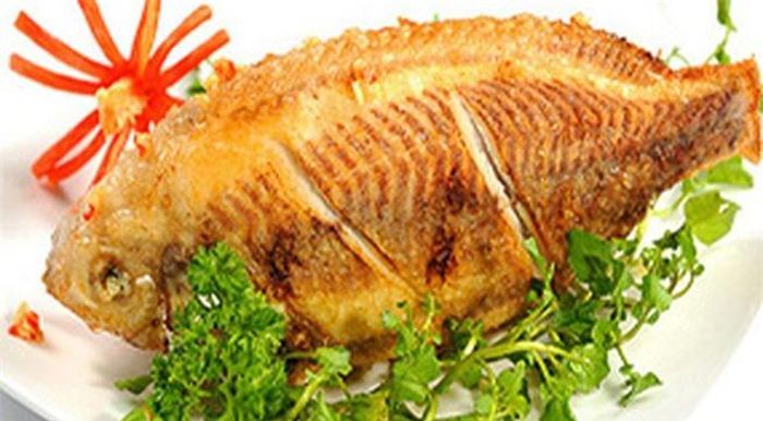 Ở nước ta và nhiều nước trên thế giới, cá là món ăn may mắn trong ngày đầu năm với quan niệm cá ăn trong ngày Tết phải còn nguyên đầu đến đuôi để bảo đảm một năm mới “đầu xuôi đuôi lọt”.
