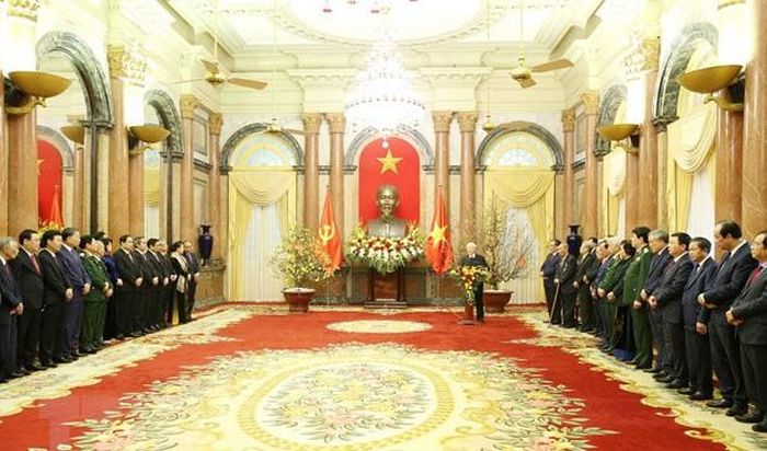 Tổng Bí thư, Chủ tịch nước Nguyễn Phú Trọng chúc Tết các đồng chí lão thành Cách mạng, các đồng chí lãnh đạo, nguyên lãnh đạo Đảng, Nhà nước, Mặt trận Tổ quốc Việt Nam, cán bộ lãnh đạo các cơ quan Trung ương và Hà Nội cùng toàn thể đồng chí, đồng bào, chiến sĩ cả nước, người Việt Nam ở nước ngoài. (Ảnh: Phương Hoa/TTXVN)