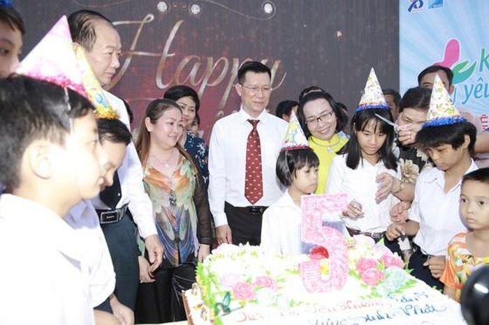 Tổ chức sinh nhật hồng cho bệnh nhân tại Bệnh viện Đa khoa Sa Đéc (Đồng Tháp)