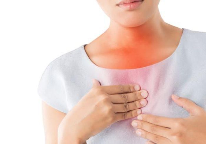 Theo nghiên cứu, có tới 50% bệnh nhân mắc bệnh ung thư phổi bị đau ngực, biểu hiện là đau không đều hoặc đau âm ỉ ở ngực. Đặc biệt, những người thường xuyên hút thuốc, nhất là vào ban đêm nên chú ý hơn tới triệu chứng này. Ảnh minh họa: Internet
