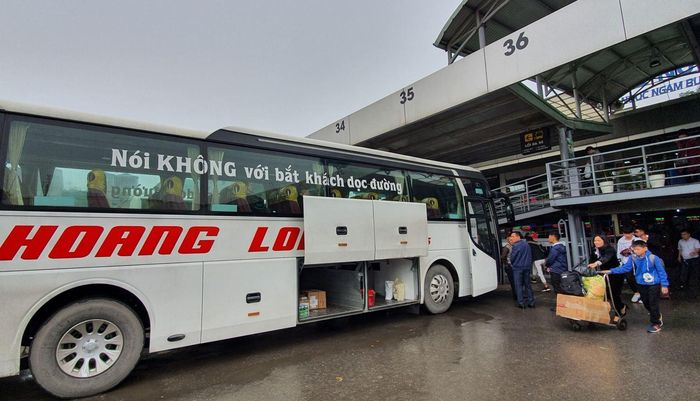 Xe Hoàng Long "Nói không với bắt khách dọc đường".