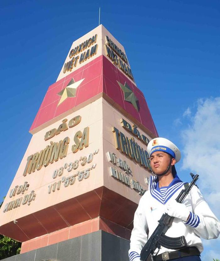 Canh gác biển trời, đất mẹ.