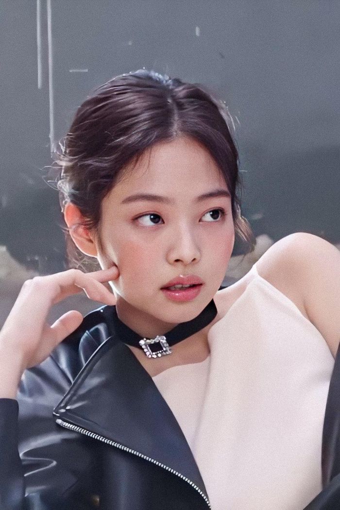  Nữ idol nhà YG tiếp tục chứng minh danh xưng "thánh tạo trend" khi chỉ sau 6 tiếng từ khi bộ hình được tung ra, hashtag "Jennie makeup quả đào" đã đạt 200 triệu lượt xem, lọt top 6 từ khóa hot với hơn 1,5 triệu lượt tìm kiếm trên Weibo. 