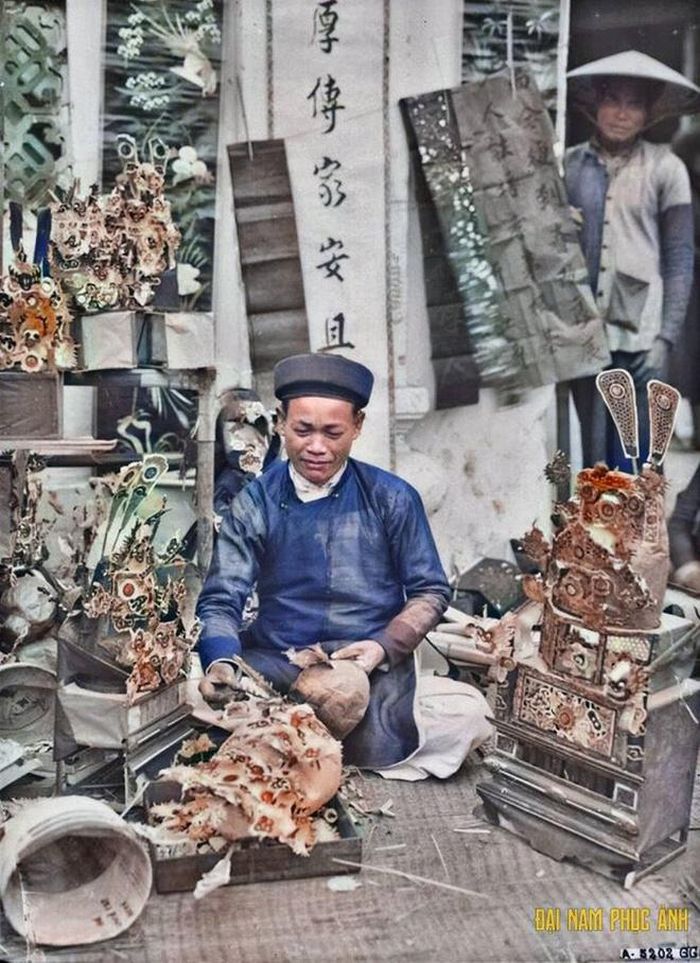  Nghệ nhân làm đồ cúng ông Táo. 