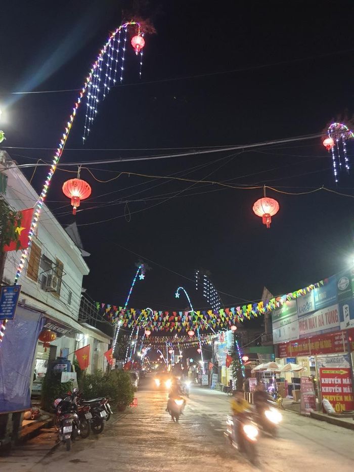  Ông Nguyễn Văn Hoan- Chủ tịch Xã Thanh Giang cho biết, những năm gần đây, kinh tế- xã hội của xã có nhiều khởi sắc. Người dân cũng đón Tết rộn ràng hơn. Cũng như mọi năm, Tết Nguyên đán Canh Tý, lãnh đạo xã đã và đang thực hiện nhiều giải pháp để người dân có một cái Tết sum vầy, no ấm, vui tươi và an toàn nhất.