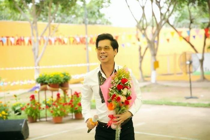  “Lòng mẹ tình cha là hơn tất cả/ Tất cả trên đời là hơi thở của con”, những lời lẽ này của Ngọc Sơn như đánh trúng vào trái tim của những người con từng một thời lầm lỗi, từng khiến mẹ cha rơi lệ. Ngọc Sơn hy vọng, thông điệp ý nghĩa bên trong những ca khúc anh thể hiện sẽ tiếp thêm sức mạnh tinh thần, là động lực cho các phạm nhân cải tạo tốt, sớm trở về bên gia đình, người thân. Anh không hề lấy bất cứ một đồng cát-xê nào cho buổi biểu diễn đặc biệt dịp cuối năm này. 