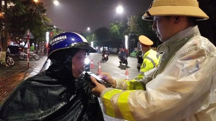 Việc siết chặt kiểm tra nồng độ cồn tăng ý thức tự giác "đã uống bia rượu thì không lái xe" của người dân hơn trước