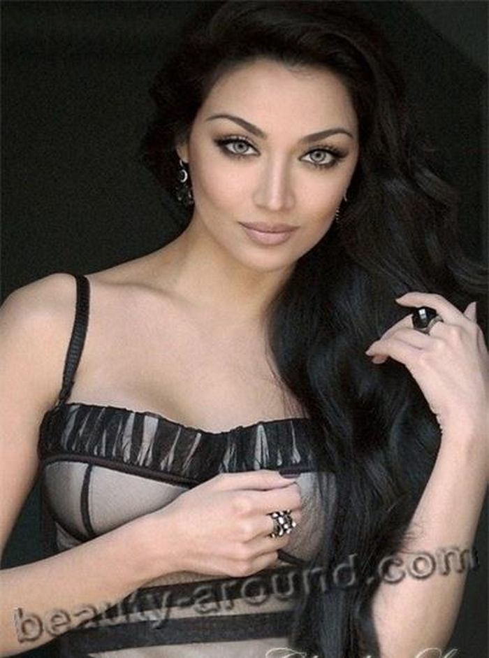 Ca sĩ Mỹ gốc Iran Shaghayegh Claudia Lynx.