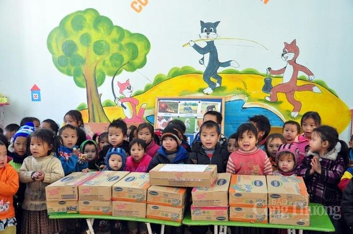 Khuôn mặt các em ánh lên nét rạng rỡ