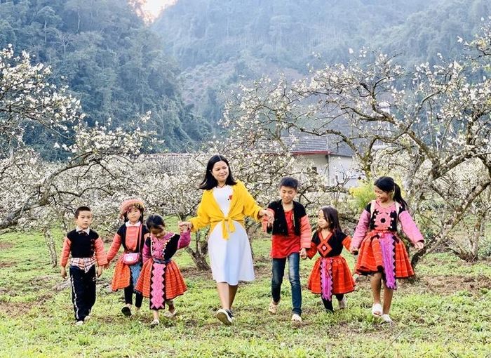 Vui chơi cùng xuân sang
