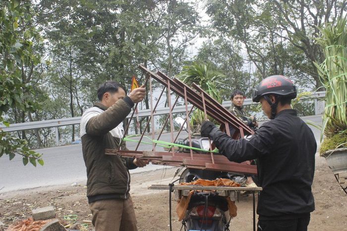 Buộc đôn chậu cẩn thận.