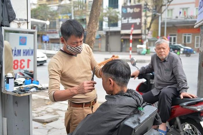 Nhiều người đùa vui rằng, làm tóc ngày Tết không dành cho người thiếu kiên nhẫn và sức chịu đựng 