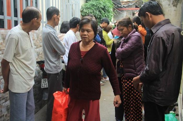 Những ngày sát Tết, nhiều đoàn từ thiện, thiện nguyện mang hơi ấm đến "xóm chạy thận".