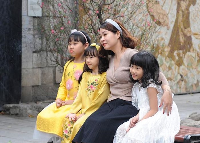 Hà Nội những ngày cuối năm bình dị, gần gũi đến lạ kỳ, khiến người ở càng thêm gắn bó, người đi xa luôn mong nhớ trở về.