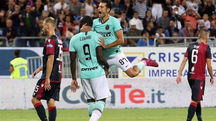 Inter Milan cần 1 chiến thắng trước Cagliari để tiếp tục bám đuổi Juve.