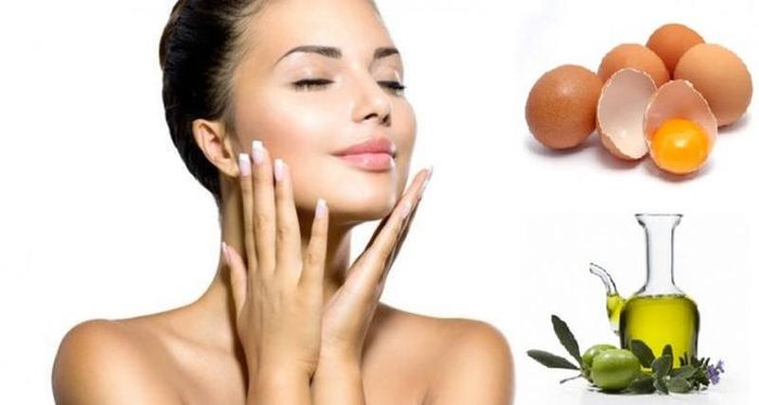 Mặt nạ làm từ trứng gà và mật ong giúp se khít lỗ chân lông