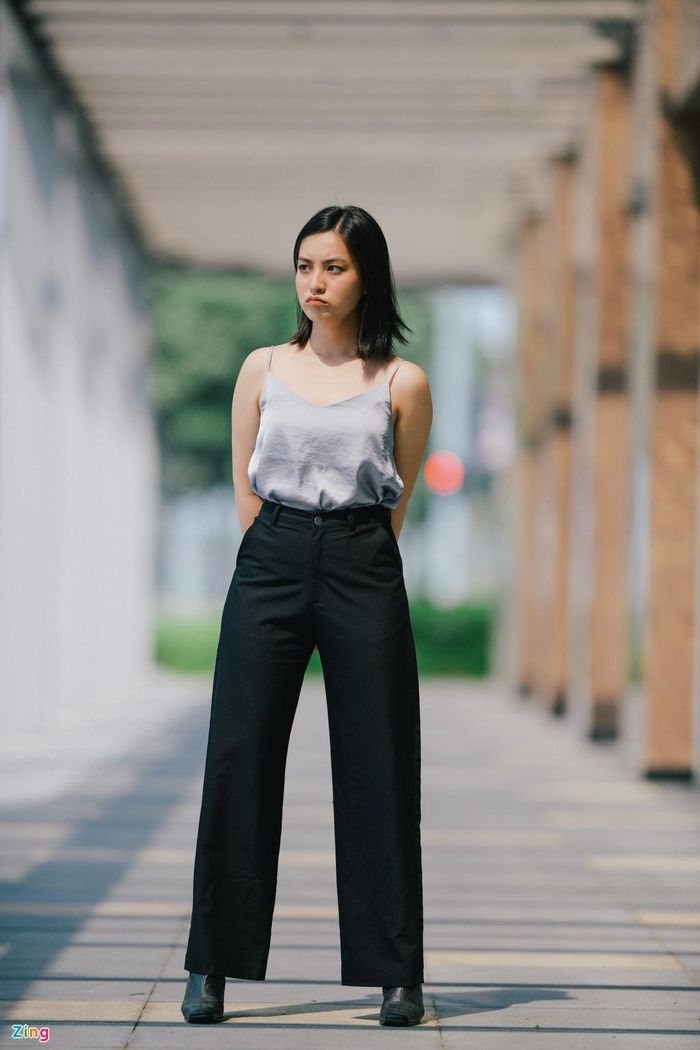  Nhân vật Hồng do Nguyễn Lâm Thảo Tâm (sinh năm 2000) đảm nhận. Cô có ngoại hình xinh đẹp, diễn xuất ổn. Diễn viên trẻ còn sở hữu thành tích học tập khiến nhiều người ngưỡng mộ. Cô đạt 8.5 điểm IELTS trong lần thi đầu tiên vào năm 2017 và xuất hiện trong nhiều chương trình tiếng Anh của VTV. 