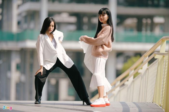  Cả hai khá thân thiết với nhau dù không có cảnh quay chung. Khánh Vân cho biết cô và Thảo Tâm có nhiều điểm tương đồng trong tính cách, đặc biệt là việc hay nói và đùa giỡn cùng nhau. Theo nữ diễn viên vào vai Trà Long, cô và Thảo Tâm hay đùa giỡn nhất trong đoàn phim. 