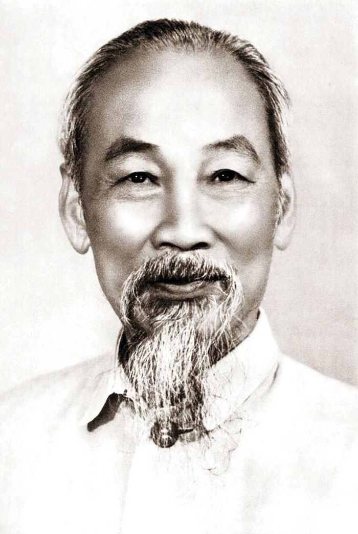 CHỦ TỊCH HỒ CHÍ MINH VĨ ĐẠI SỐNG MÃI TRONG SỰ NGHIỆP CỦA CHÚNG TA
