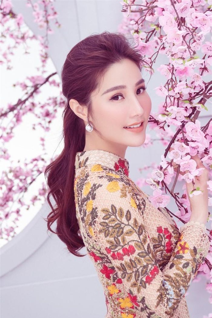 Trong khi đó, Diễm My 9X vài tháng qua chuyển ra Hà Nội sống để quay phim mới. Cô nhanh chóng làm quen với môi trường làm việc ở Hà Nội và quen được rất nhiều bạn mới ở nơi đây.