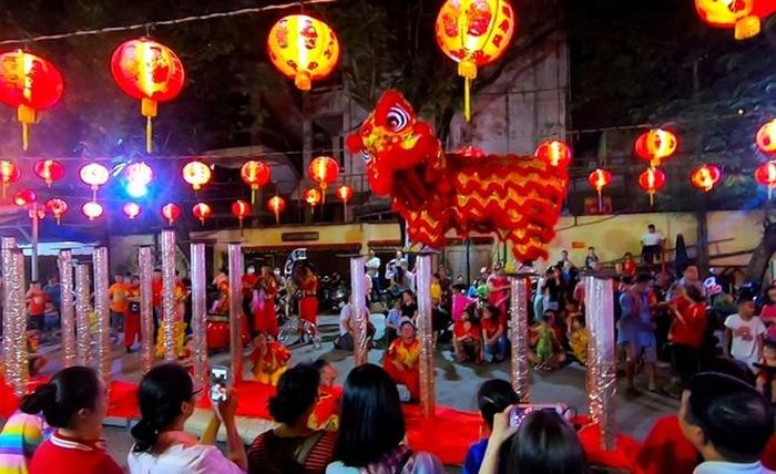 Khu vực Chợ Lớn mỗi khi Tết đến xuân về là người dân náo nức bởi tiếng trống lân rộn ràng
