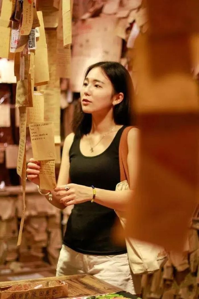 Tiểu Lạc trở thành tấm gương cho nỗ lực giảm cân mà không cần phẫu thuật thẩm mĩ. "Biến nỗi đau thành động lực, người ta sẽ làm được những điều phi thường. Hãy cảm ơn những người chê bai để mình có lý do để thay đổi" - Một dân mạng Trung Quốc bình luận.