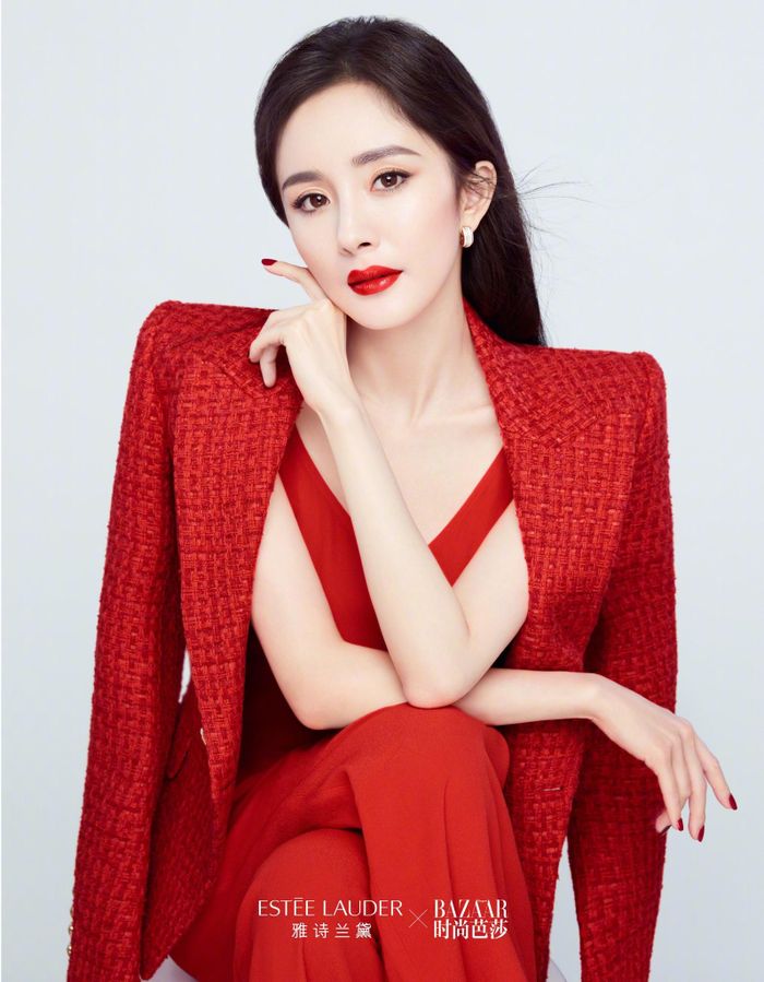 Mỹ nhân Hoa ngữ sở hữu vẻ đẹp khả ái với thần thái cuốn hút đỉnh cao.