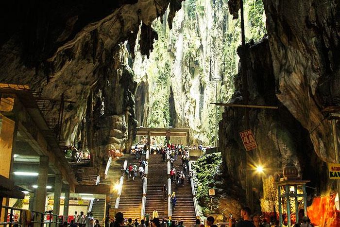 Không gian bên trong động Batu.