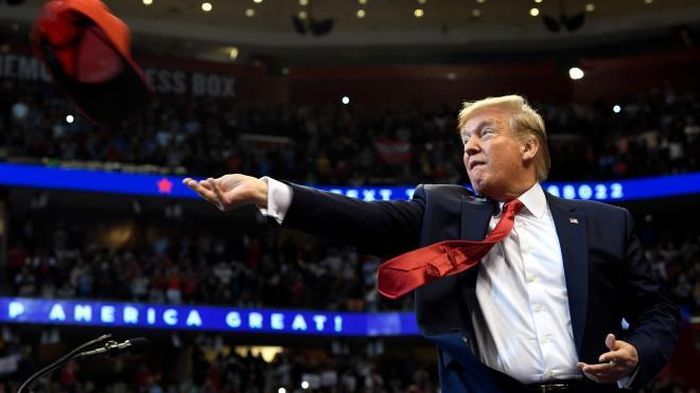 Tổng thống Mỹ Donald Trump trong cuộc gặp với những người ủng hộ ông ở Sunrise, Florida, Mỹ, ngày 26/11.2019. (Ảnh: AP)